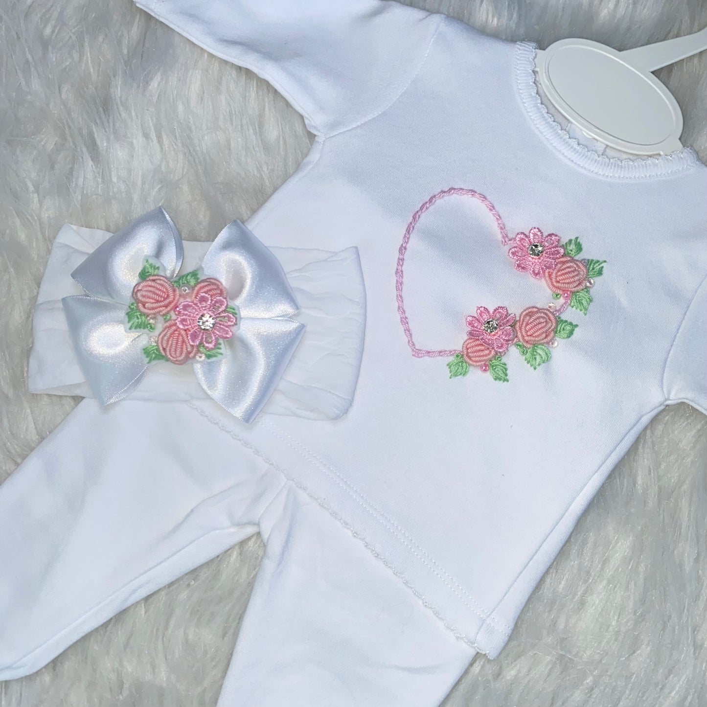 Hand embroidered flower hear set