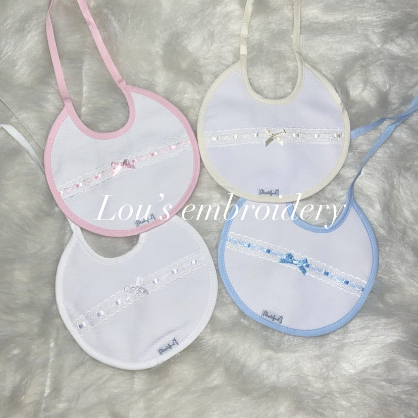 Ribbon detail bib