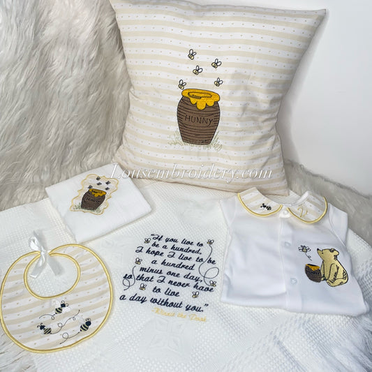 Classic Pooh set (made to order) scallop collar and bib can be requested