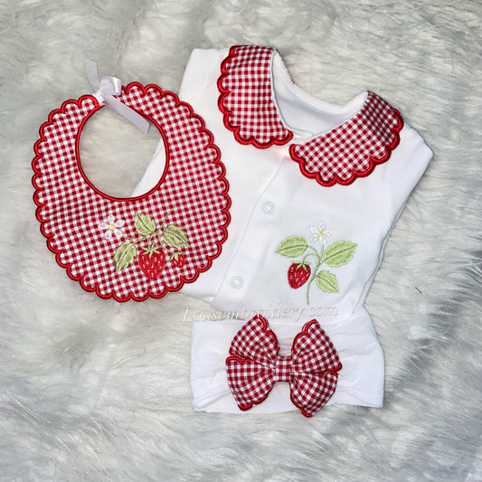 Strawberry vine 🍓 (MADE TO ORDER)